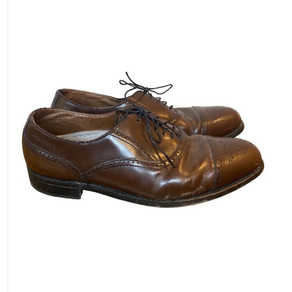 Brown leather brogue oxfords with cap toe and brogue detailing size 10M